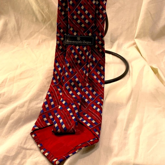 ERMENEGILDO ZEGNA SILK TIE, EUC, Red/Blue/White Pattern - Picture 8 of 12